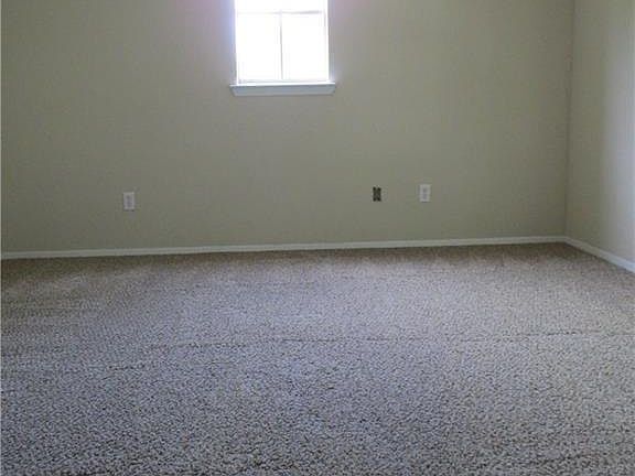 5th image of 16 Willow Bend Ct