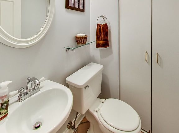 5th image of 1945 N Hudson Ave Unit A