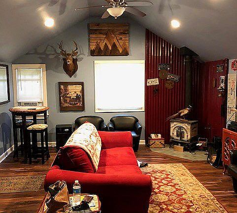 4th image of 83 Meckes Ln