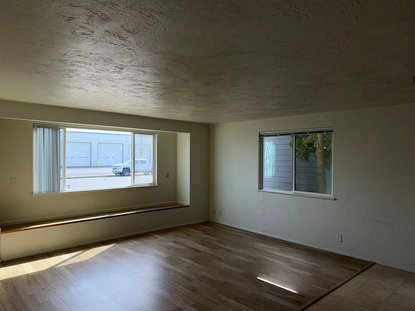 165 SW Kalmia St. — Photo 3