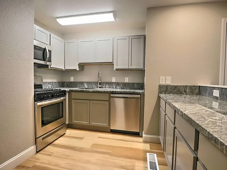 1175 Glenda Way — Photo 3