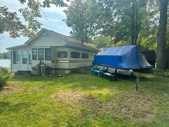 145-146 Cedar Shores Dr, Harrison, MI 48625