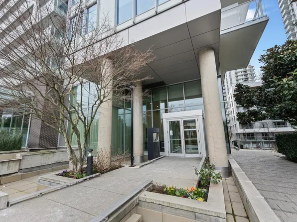 8031 Nunavut Ln #2309, Vancouver, BC V5X 0C9