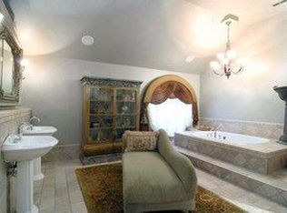 28W673 Perkins Ct, Naperville, IL 60564