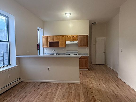 2nd image of 411 Martin Luther King Jr Dr #2R