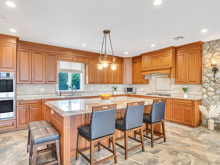 51 Cliff Rd — Photo 9