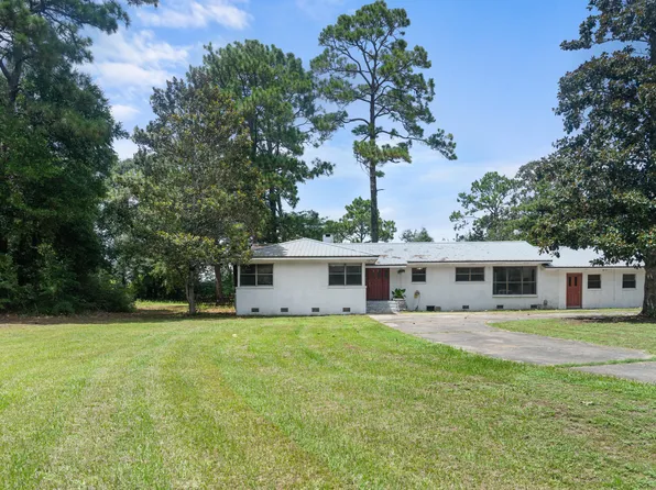 359 Shoemaker Dr, Defuniak Springs, FL 32433