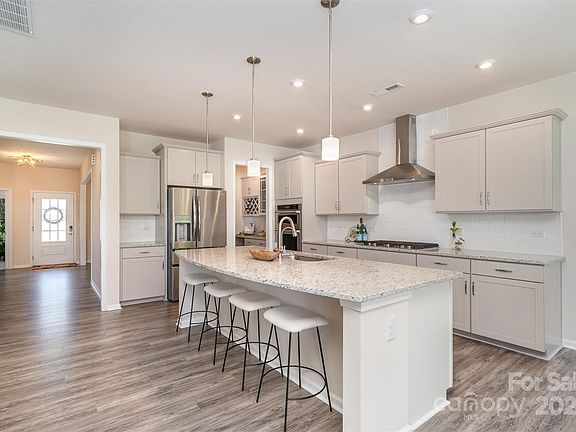 4th image of 1003 Dorsey Dr