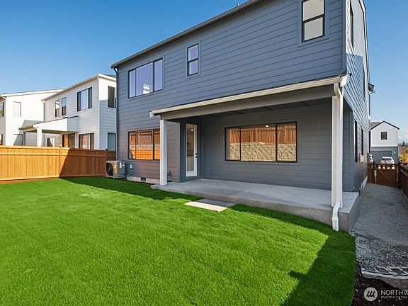 3rd image of 15314 204th Avenue E #21