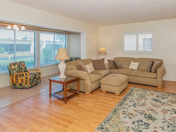 4th image of 1732 Lakeside Dr #1722-B