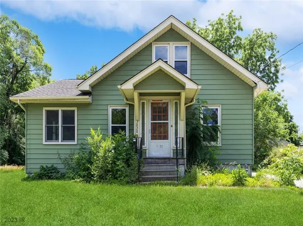 2828 School St, Des Moines, IA 50311