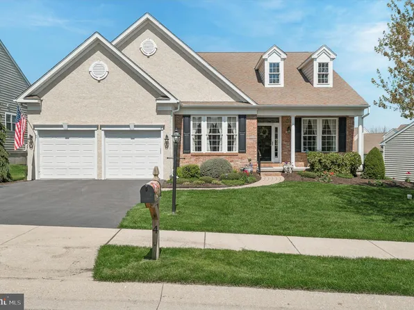 4 Summerlin Dr, Honey Brook, PA 19344