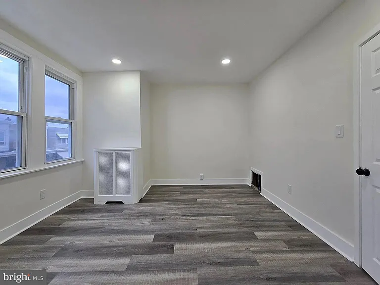 962 Carver St — Photo 15