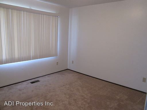 3rd image of 2427 SE 53rd Ave