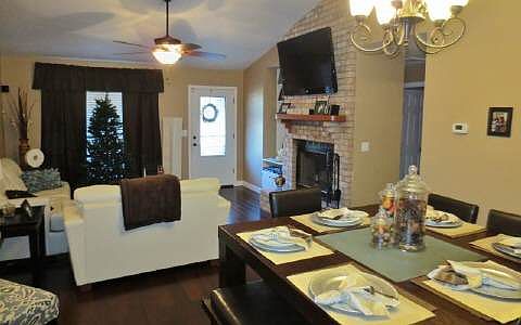 2nd image of 360 SW Emerald St