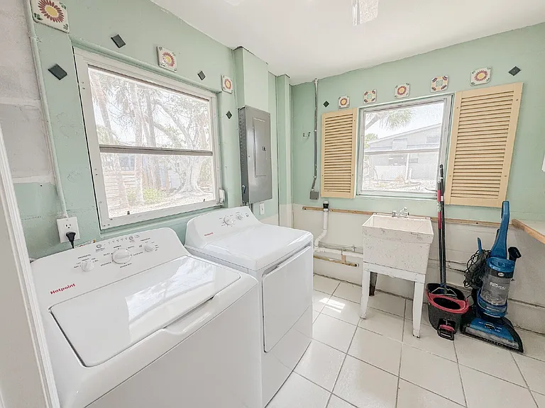 2825 N Beach Rd — Photo 15