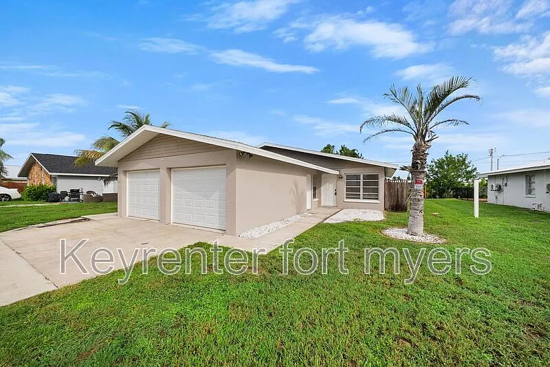 2 bed, 1.0 bath, 1036 sqft, $1,300 — Photo 2