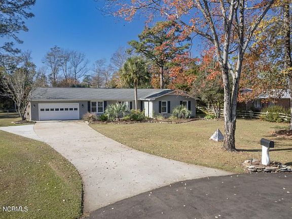 2nd image of 703 Meadow Ct