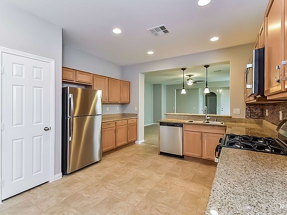 3rd image of 820 Vegas Palm Ave