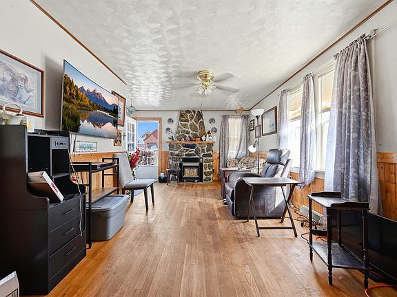 3rd image of 613 W Summit St