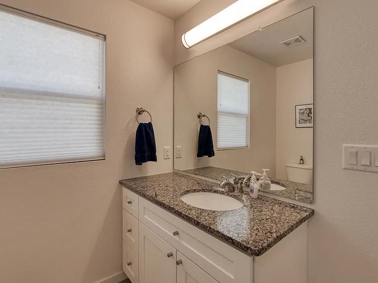 2180 W Alameda St #24 — Photo 16