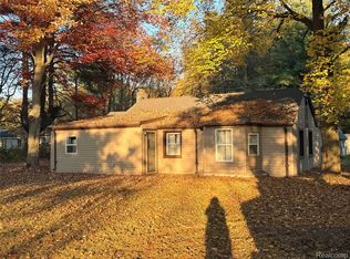 2682 Range Rd, Pt Huron, MI 48060