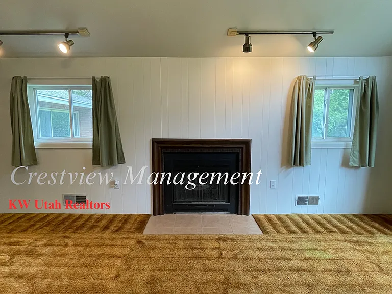 2225 E Fardown Ave — Photo 2