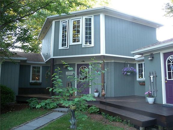 2nd image of 4799 Clover St