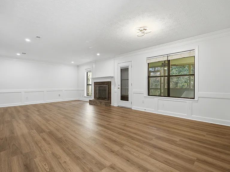129 Sandalwood Cir — Photo 3
