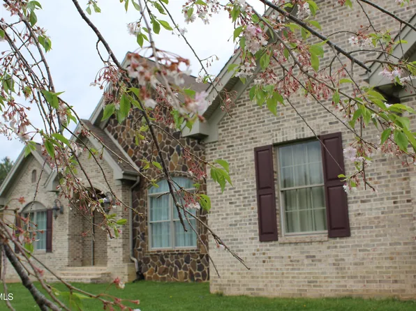 110 Apple St, Marion, VA 24354