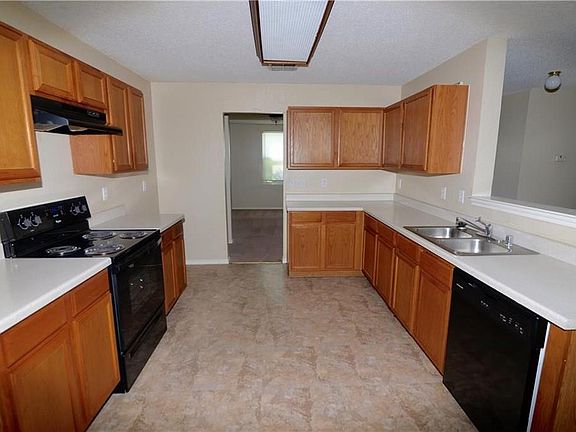3rd image of 1233 Tall Grass Dr