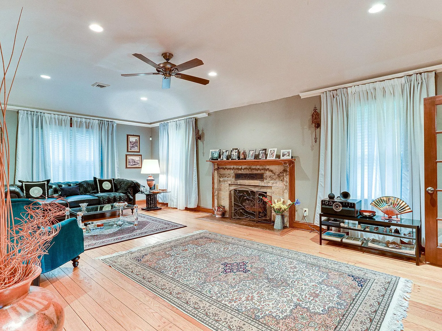 8212 Old Georgetown Rd — Photo 4