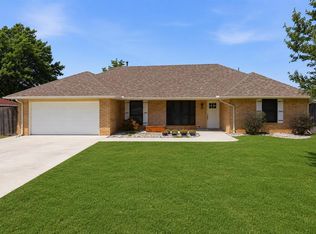 905 NW 33rd St, Moore, OK 73160