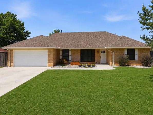 905 NW 33rd St, Moore, OK 73160