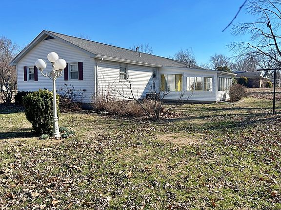 5th image of 120 Southwest Dr