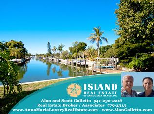 650 Key Royale Dr, Holmes Beach, FL 34217
