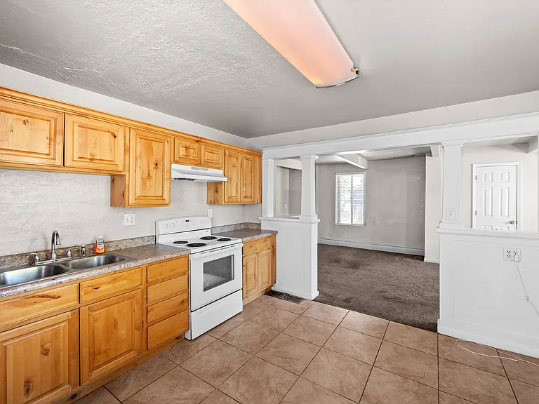 1734 S West Temple St — Photo 8