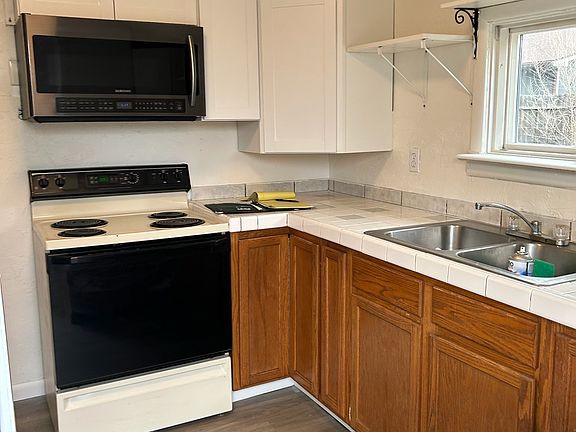 4th image of 9 4th St SW Unit 3