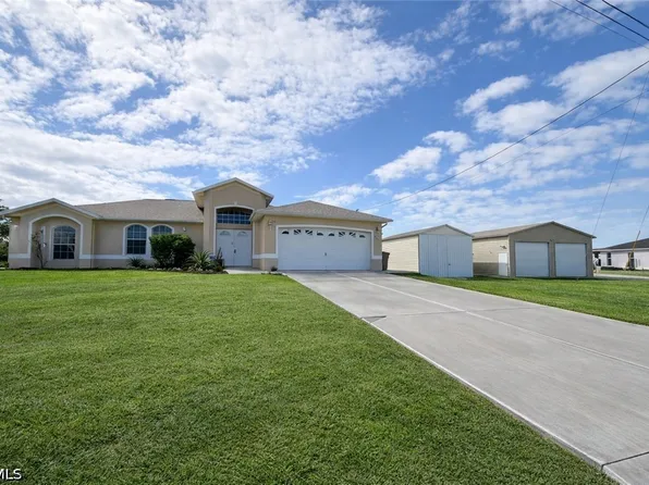 517 Peerless Cir, Lehigh Acres, FL 33974