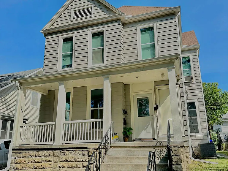 808 W 6th St #C — Photo 1