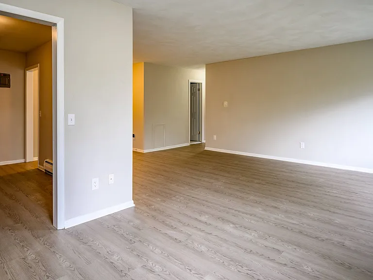 Country Manor Apartment Homes — Photo 10