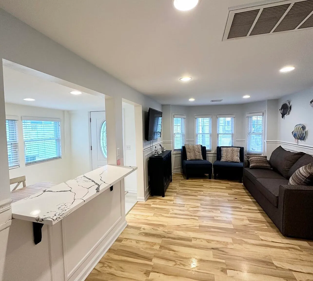 4 bed, 1714 sqft, $7,590 — Photo 4
