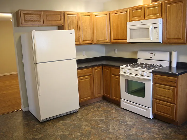 408 E Park St — Photo 3