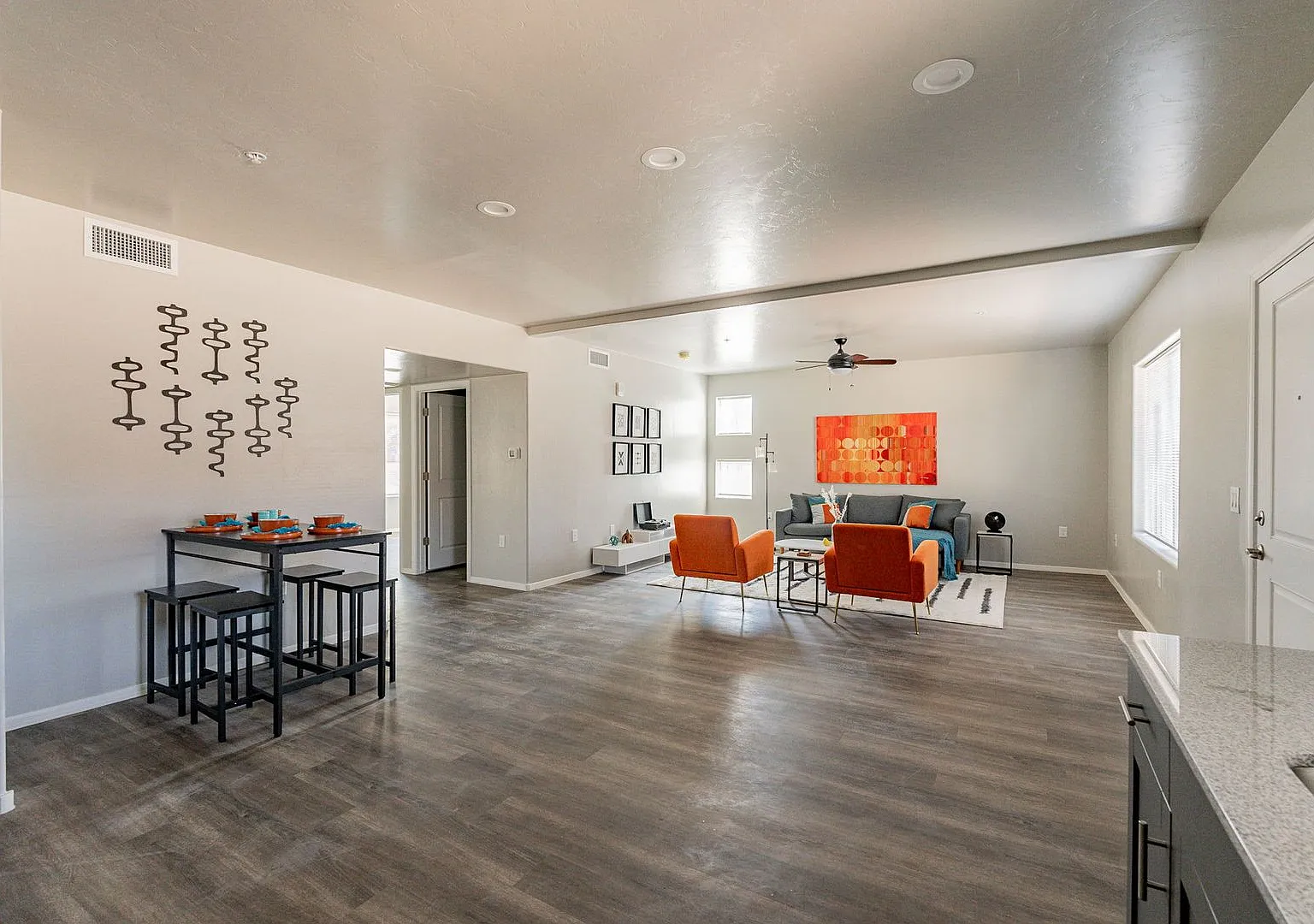 Bellevue Apartments — Photo 2