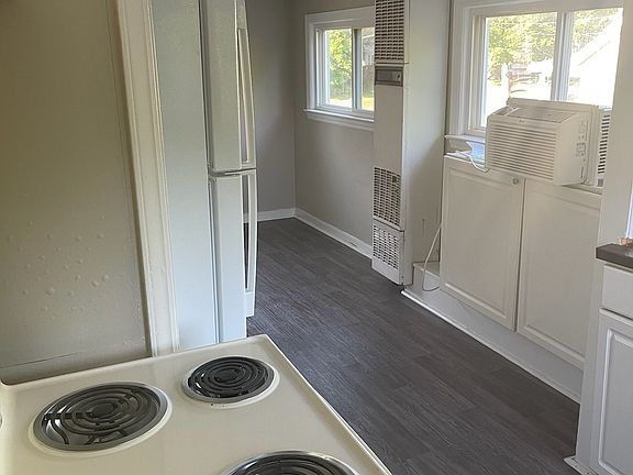 5th image of 134 Perry St APT 3