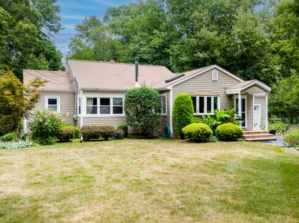 10 Inglee St, Green Brook, NJ 08812