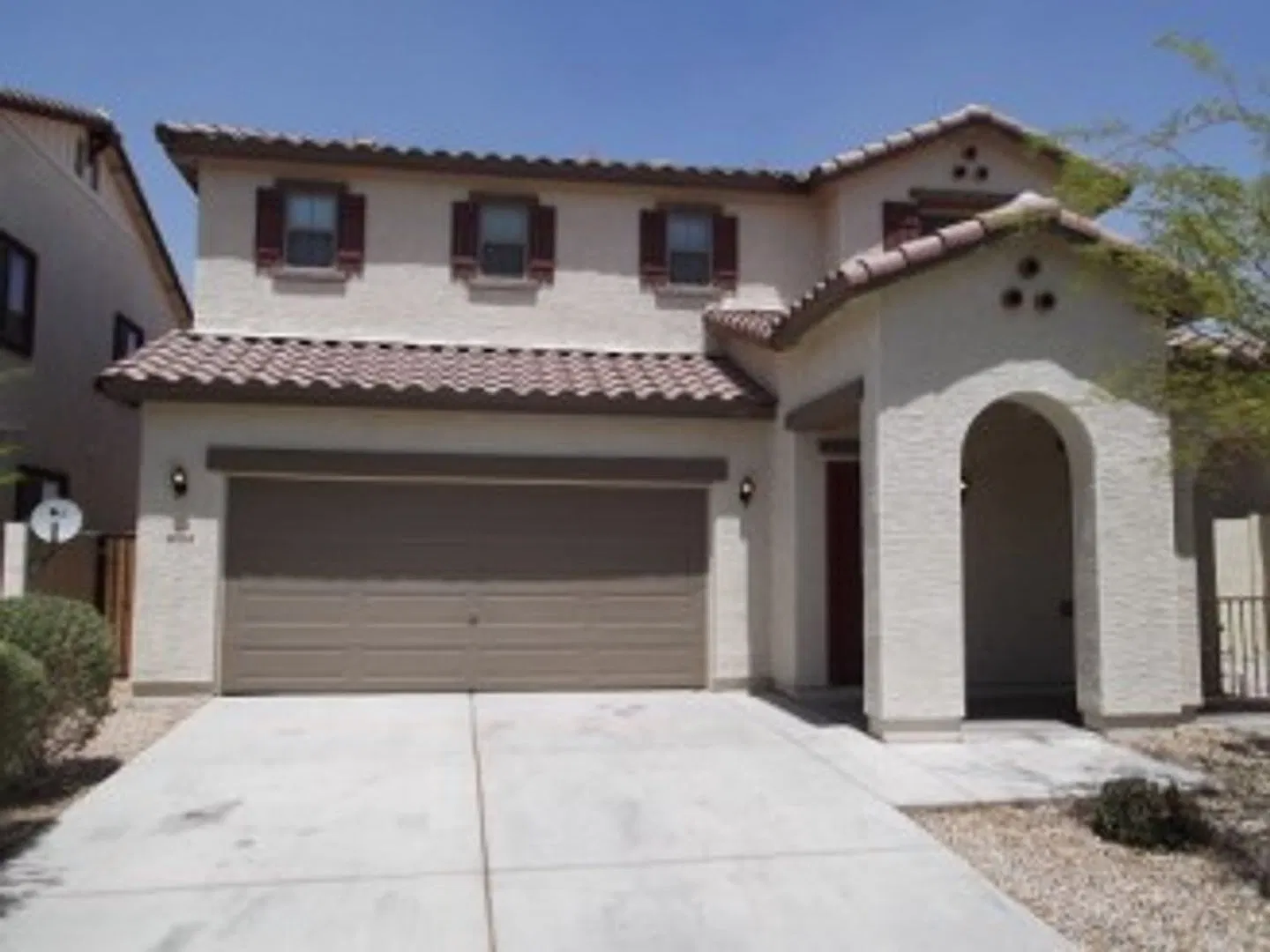 3 bed, 2.5 bath, 2105 sqft, $2,000 — Photo 1