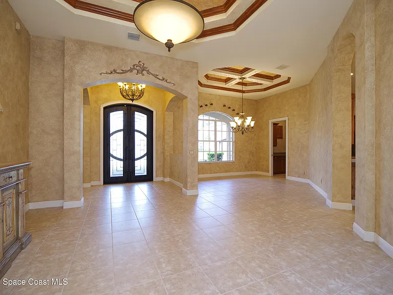 9400 Scarborough Ct — Photo 3