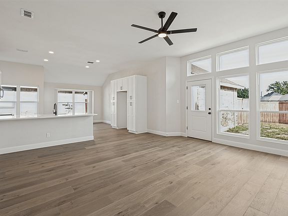 5th image of 5849 Baker Dr