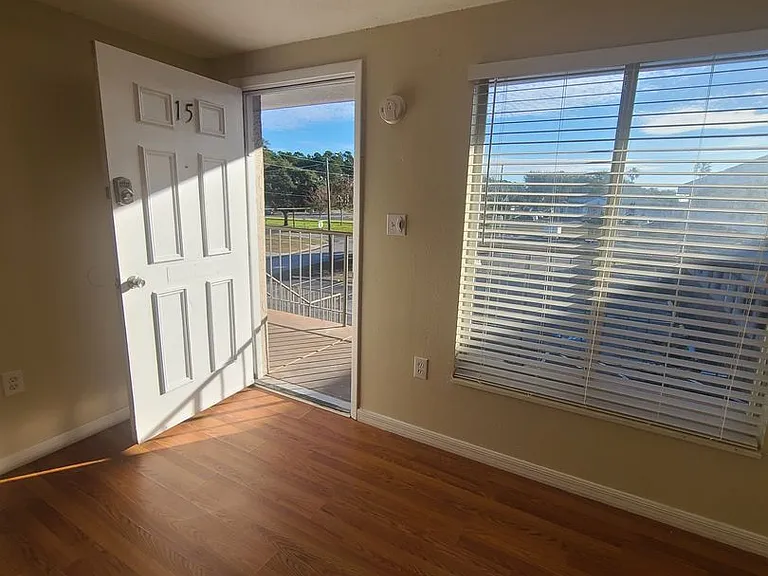 4809 Grand Blvd — Photo 2